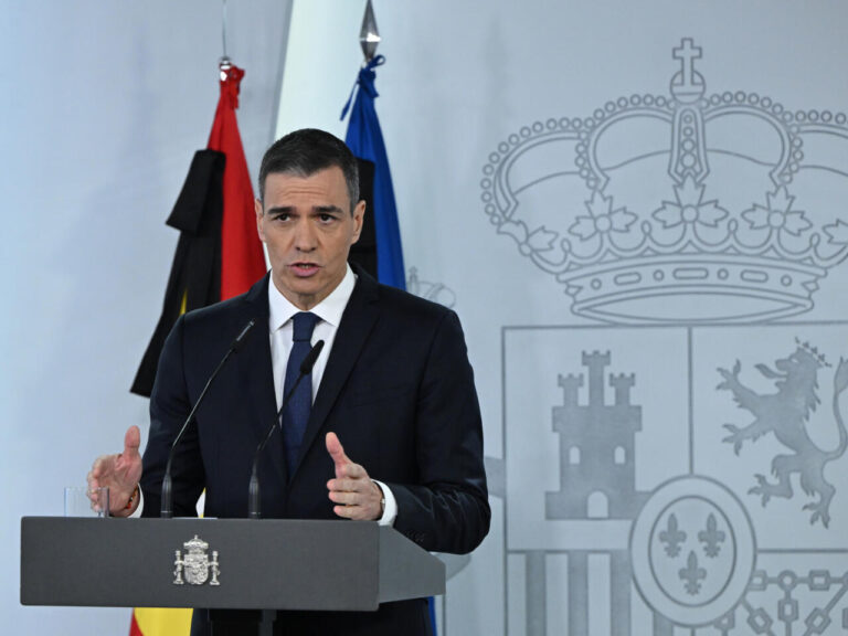 Pedro Sánchez no descarta ninguna hipótesis sobre el apagón y se centra en recuperar el suministro