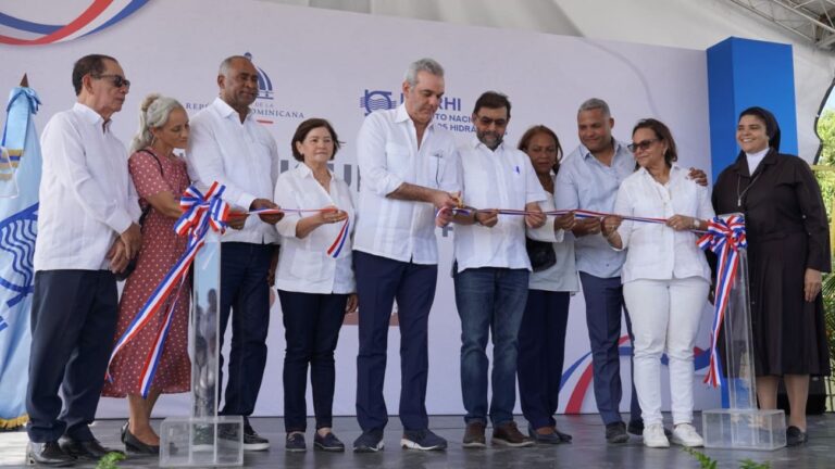 Gobierno entrega obras hidráulicas realizadas en el río Baní para proteger miles de familias y tareas agrícolas