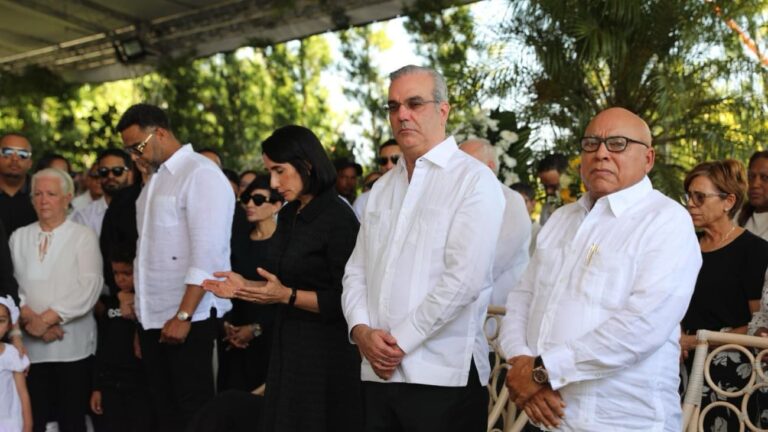 Presidente Abinader asiste a honras fúnebres de la gobernadora de Montecristi, Nelsy Cruz