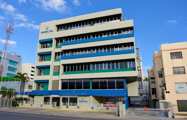 SISALRIL investiga denuncia negación atención médica a víctimas Jet Set en emergencia Clínica Abel González