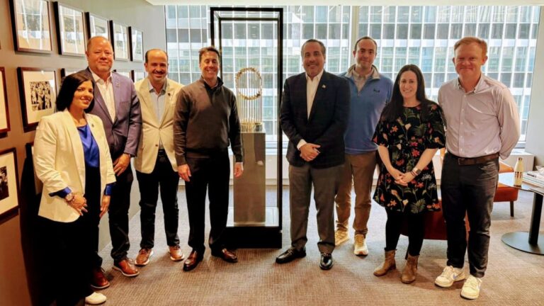 Histórico encuentro: Inefi presenta logros a la Oficina del Comisionado de MLB por primera vez