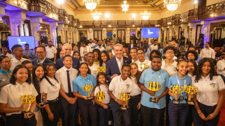 Presidente Abinader destaca conquistas de estudiantes dominicanos en competencias de ciencia, tecnología, ingeniería, arte y matemáticas