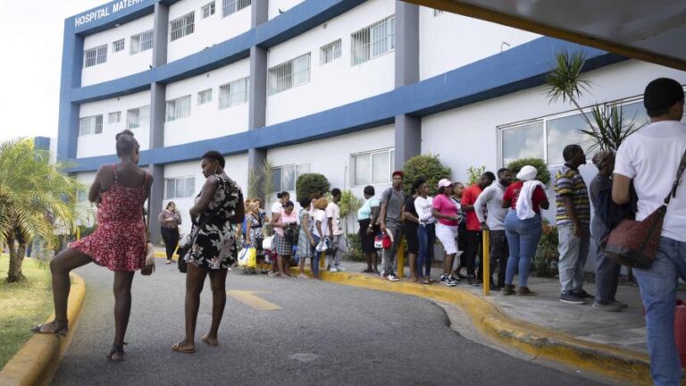 Gobierno aplicará a partir de mañana un protocolo para migrantes en hospitales