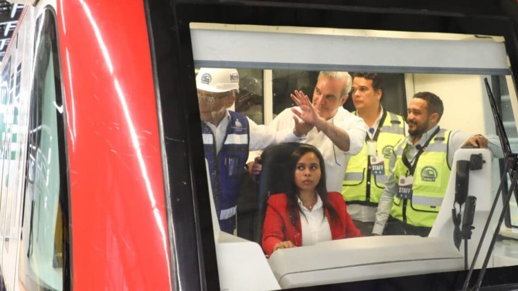 Presidente Abinader realiza recorrido exitoso durante prueba dinámica en Línea 2C del Metro de Santo Domingo Presidente Abinader realiza recorrido exitoso durante prueba dinámica en Línea 2C del Metro de Santo Domingo