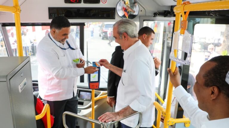 Presidente Luis Abinader pone en marcha el corredor Independencia y amplía el Sistema Integrado de Transporte