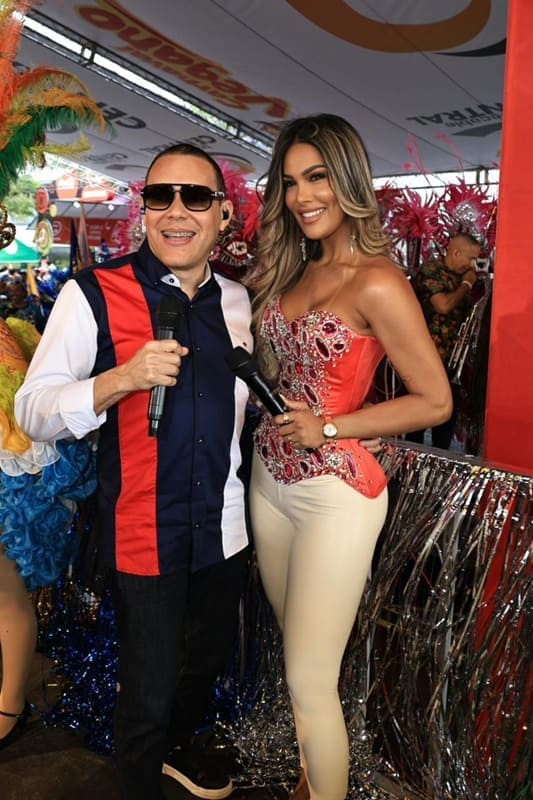 Caroline Aquino y Oliver Peña impactan en la primera gran salida del mundialmente famoso Carnaval Vegano 2026