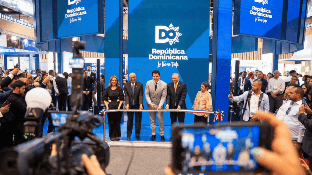 El ministro David Collado inaugura pabellón dominicano en feria turística de Colombia El ministro David Collado inaugura pabellón dominicano en feria turística de Colombia