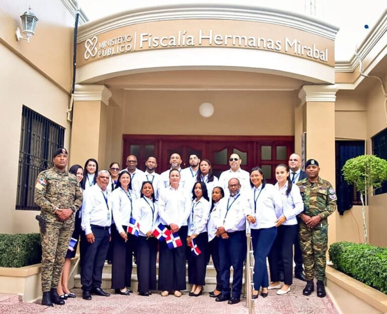 Ministerio Público de Hermanas Mirabal y Distrito Educativo rinden homenaje a la Patria