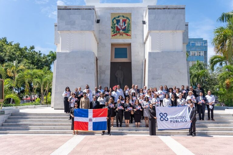 La PGASE conmemora su aniversario con misa y ofrenda floral en el Altar de la Patria