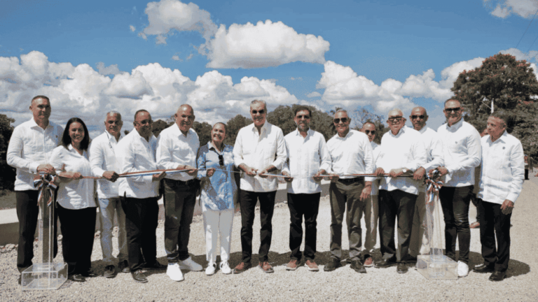 El presidente Abinader inaugura la construcción del muro de gaviones y adecuación del río Yuna