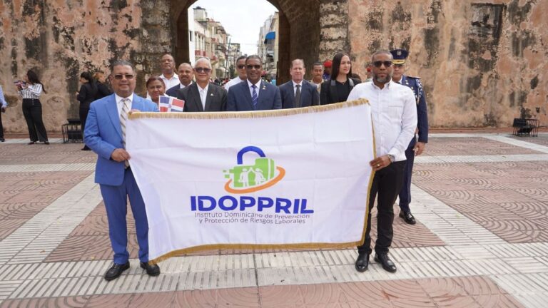 IDOPPRIL rinde honor a los padres de la patria con ofrenda floral