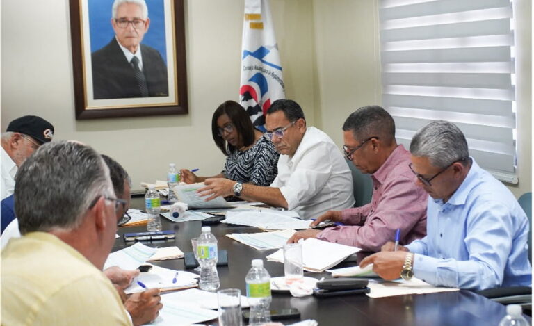 CONALECHE impulsa producción láctea con préstamos al 6 % anual para productores