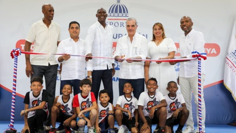 Presidente Abinader retoma agenda en las comunidades, luego de su rendición de cuentas, con entrega del moderno techado multiuso del Club La Tribu de Quisqueya en La Romana