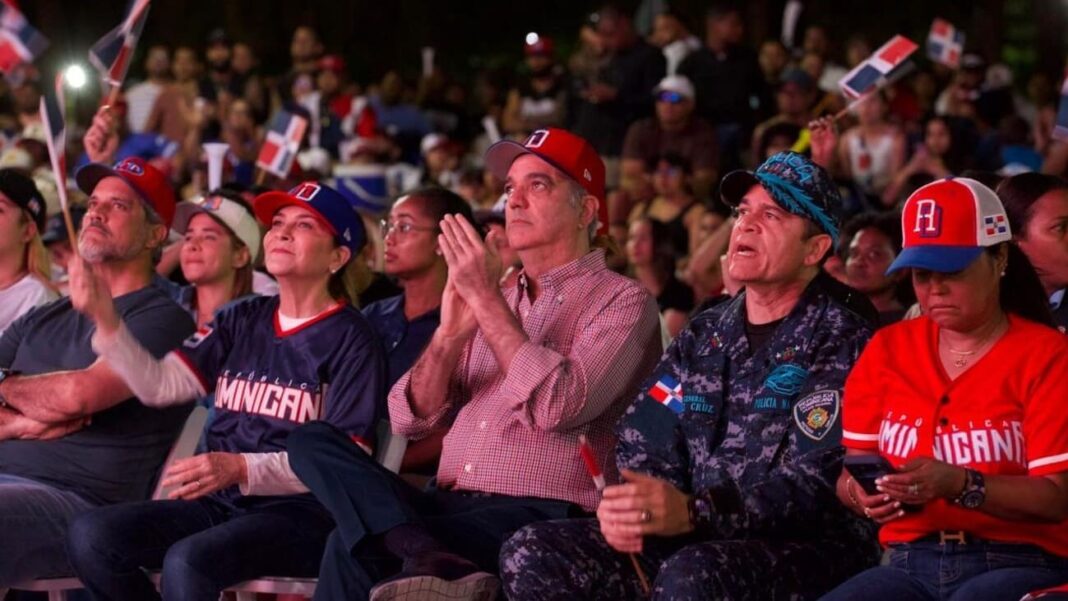Presidente Abinader acude al Malecón para presenciar juego entre República Dominicana y Estados Unidos junto a los capitaleños Presidente Abinader acude al Malecón para presenciar juego entre República Dominicana y Estados Unidos junto a los capitaleños