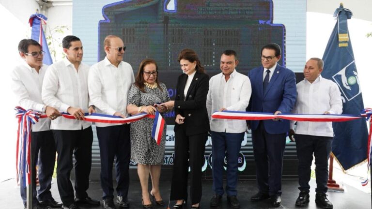 Vicepresidenta Raquel Peña entrega dos centros de salud en Santiago y La Vega; deja iniciados los trabajos del hospital de Pantoja