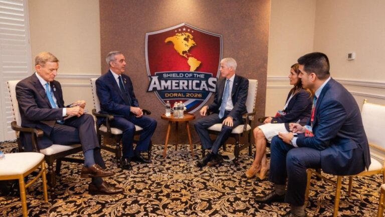 Presidente Abinader sostiene reunión bilateral con el secretario de Energía de Estados Unidos en la cumbre “Escudo de las Américas”