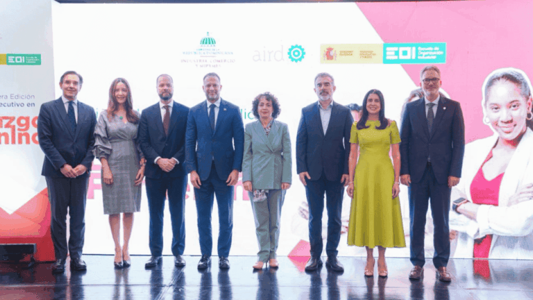 Gobierno y sector privado impulsan liderazgo femenino en la industria dominicana