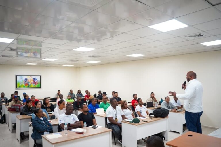 INEFI capacita a técnicos y docentes con Taller de Actualización Atletismo