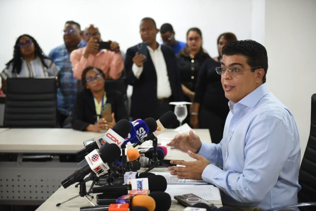 Fellito Suberví defiende las obras entregadas desde la CAASD Fellito Suberví defiende las obras entregadas desde la CAASD