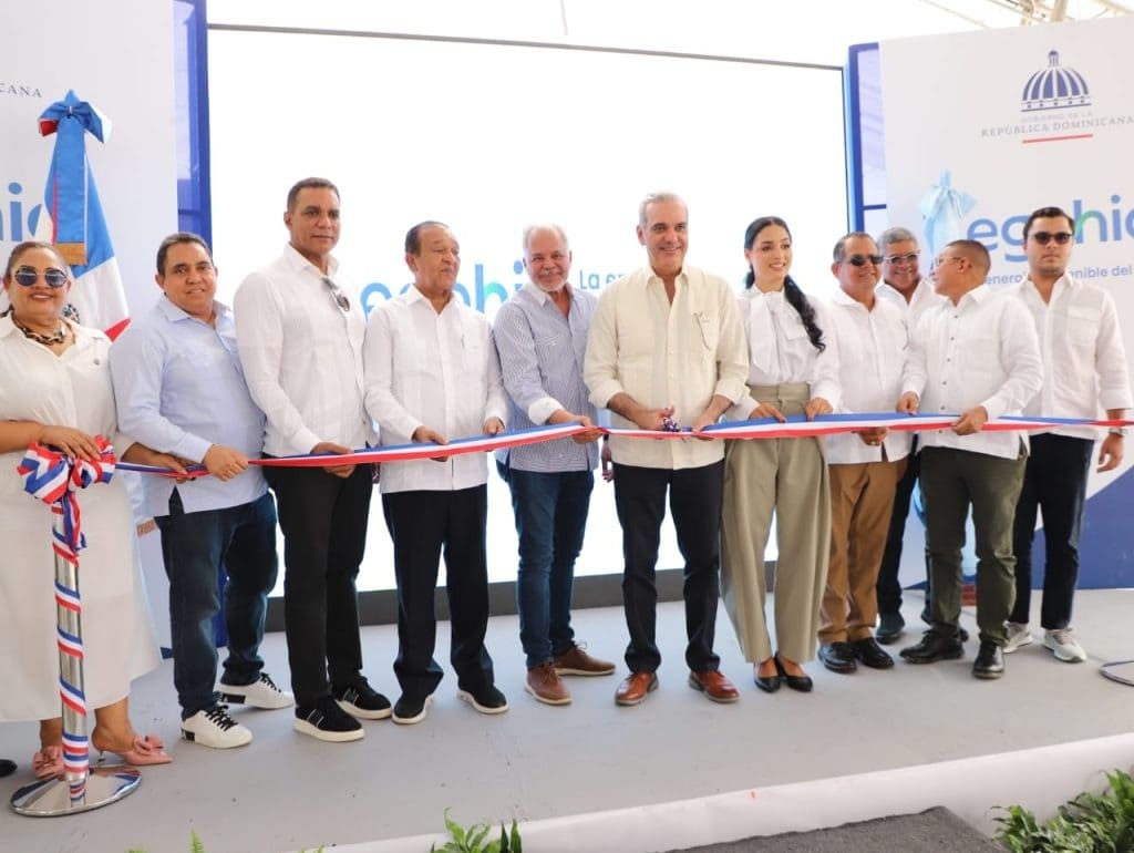 Presidente Luis Abinader inaugura primer tramo de carretera Los Quemados Presidente Luis Abinader inaugura primer tramo de carretera Los Quemados