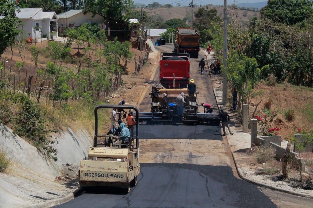 EGEHID avanza en la reconstrucción de calles de Pinalito en El Caimito EGEHID avanza en la reconstrucción de calles de Pinalito en El Caimito