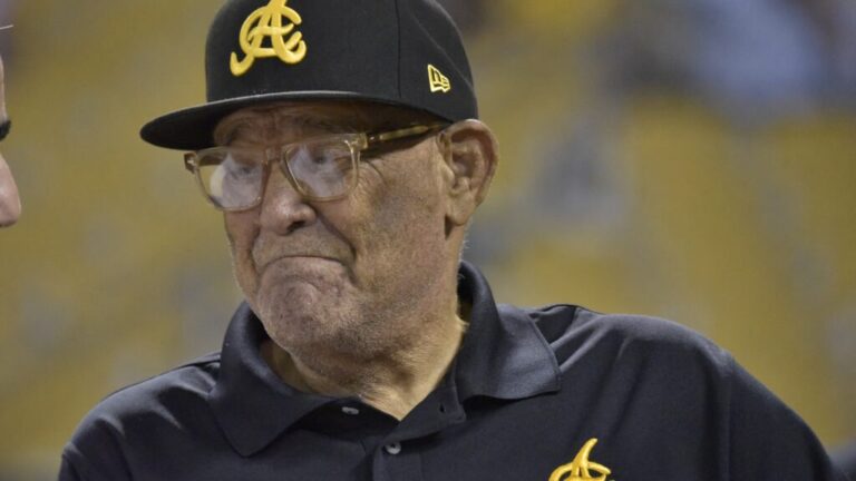 Fallece Mendy López, legendario narrador de Águilas Cibaeñas