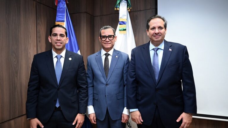 Eddy Olivares asume la presidencia del Consejo Nacional de Seguridad Social