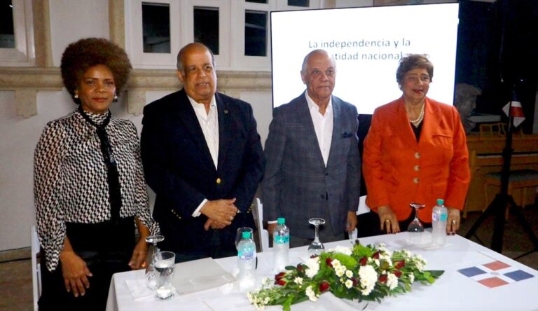 Centro Cultural Mirador presentó conferencia sobre independencia e identidad nacional