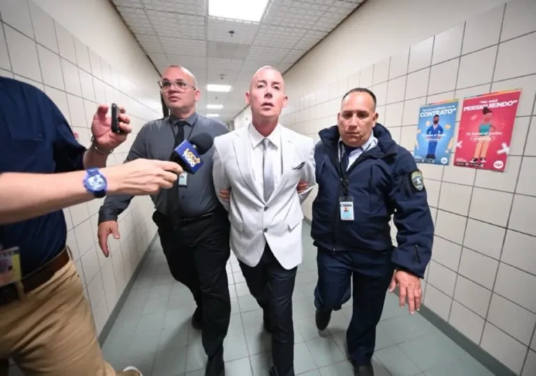 Cosculluela saldrá de prisión tras entregar una fianza de 150,000 dólares