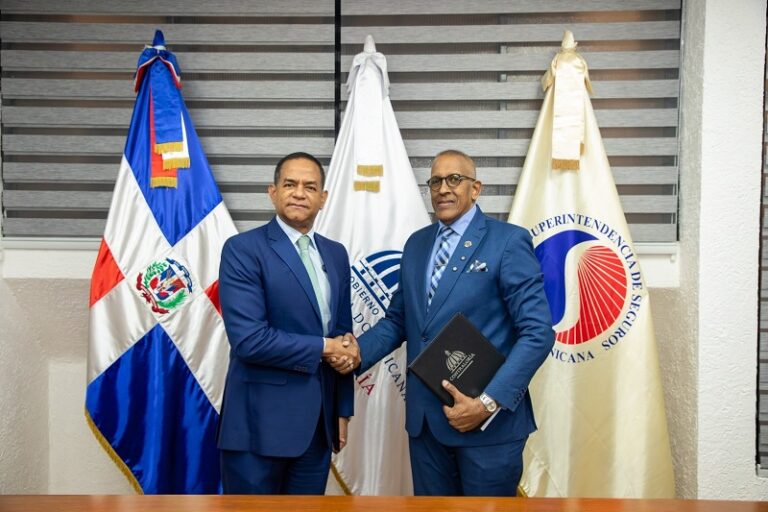 Contraloría y Superintendencia de Seguros acuerdan fortalecer control interno en sector asegurador y de fianzas