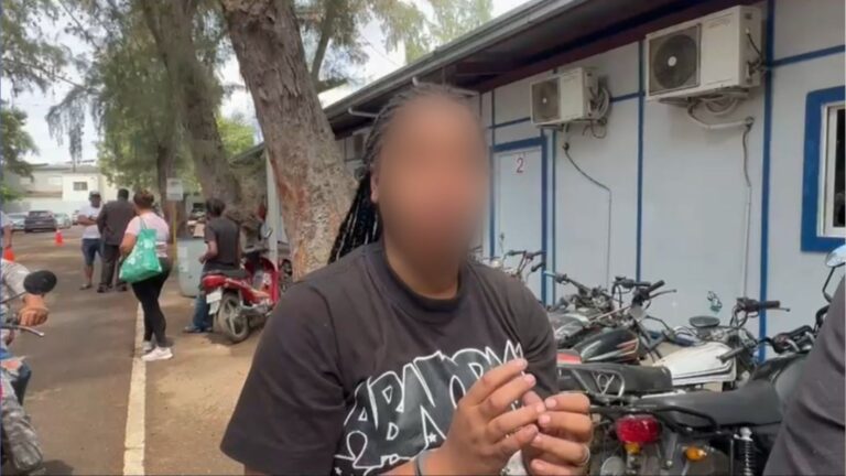 Apresan banquera y su cómplice por autorrobo de 300,000 pesos en Santiago