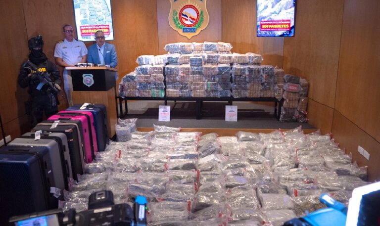 DNCD incauta 463 paquetes de cocaína en Peravia y 509 de marihuana en aeropuerto de La Romana