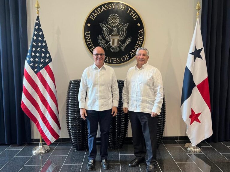 Director general IDAC trata temas de interés para sistema aeronáutico RD, con director de la Oficina Hemisférica FAA