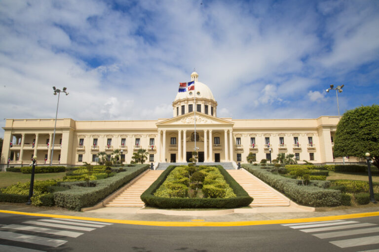 Poder Ejecutivo pone en retiro a varios generales del Ejército y de la Fuerza Aérea