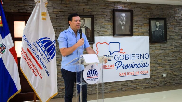 Ministro Roberto Ángel reafirma su compromiso de atender las necesidades culturales en Samaná y San José de Ocoa