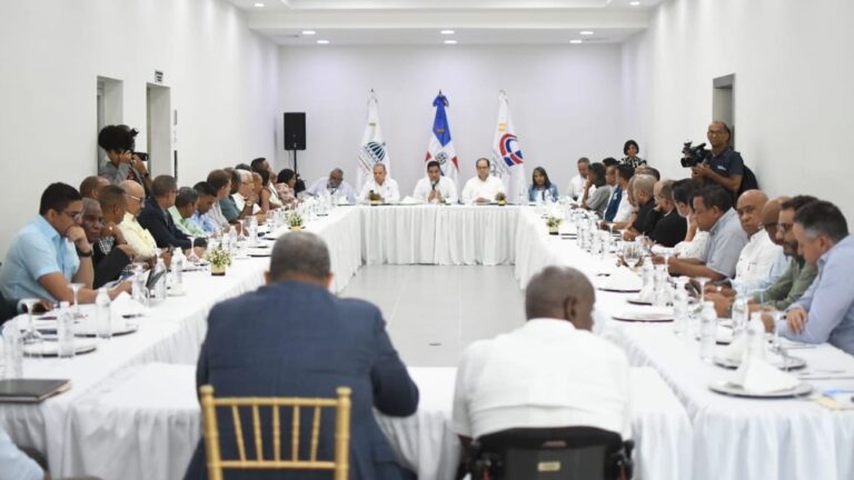 Ministro de Deportes encabeza reunión de trabajo con 37 federaciones