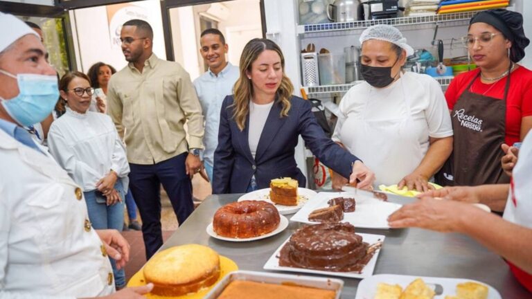 Gloria Reyes supervisa acciones de la alianza Supérate-Infotep en los CSCS de Santiago