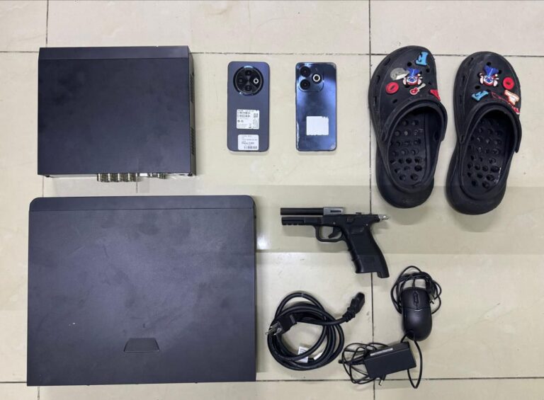 Policía detiene a dos implicados en robo a una ferretería en La Romana