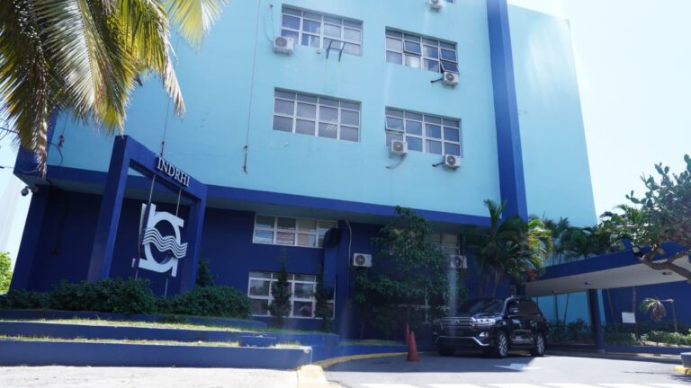 Indrhi interviene lagunas en Las Matas de Farfán, en respaldo a ganaderos