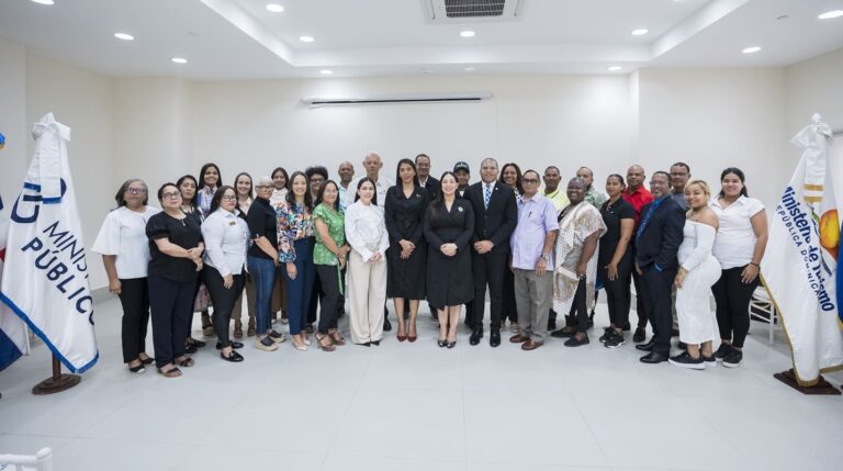 MP sensibiliza sobre la trata de personas y el tráfico ilícito de migrantes con representantes del sector turístico de Montecristi