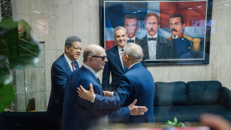 Convocatoria del presidente Abinader a los expresidentes es un aval de la seriedad del tema haitiano, según Andrés Bautista