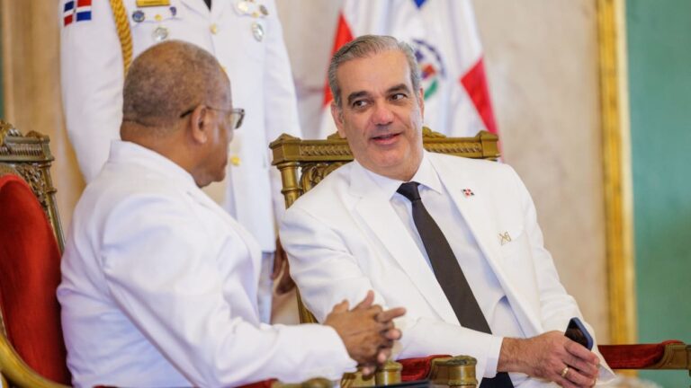 Presidente Abinader recibe cartas credenciales de siete nuevos embajadores en el país