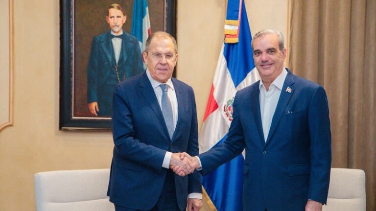 Presidente Abinader recibe al canciller ruso, Serguéi Lavrov, en el Palacio Nacional