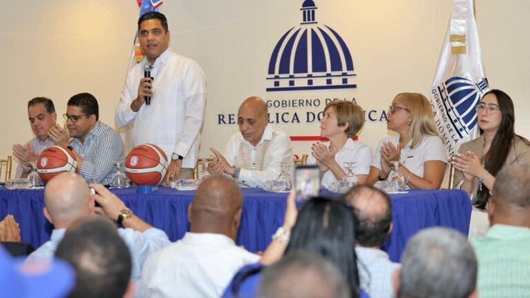 Ministro de Deportes anuncia apoyo a la Liga Nacional de Baloncesto Femenino