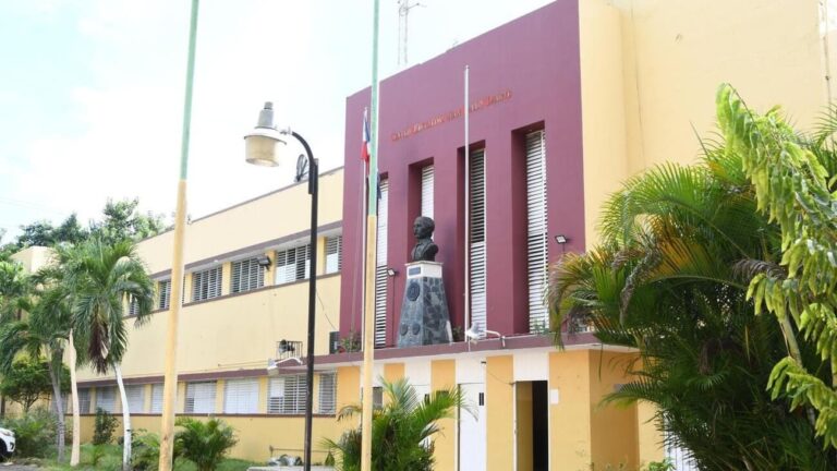 Inefi selecciona escuelas emblemáticas para levantar polideportivos escolares en todo el país