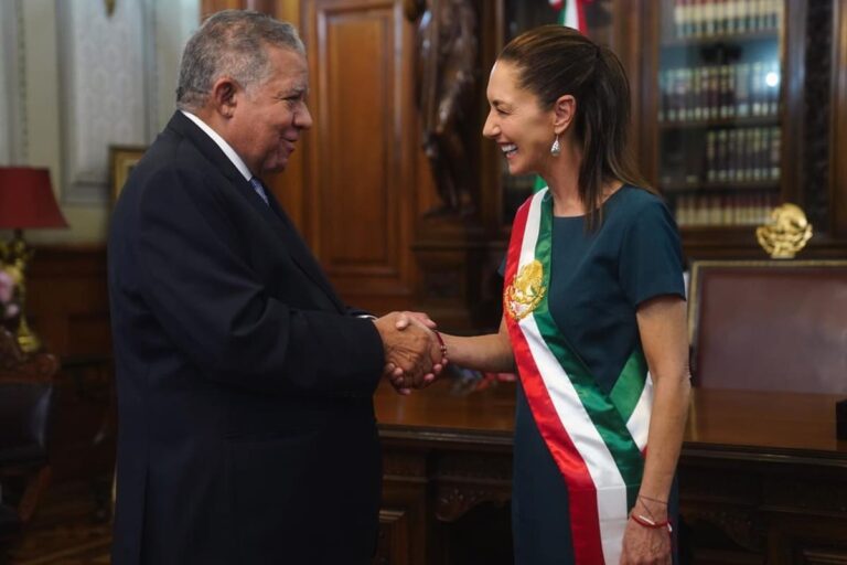 El estudiante regresa como Embajador