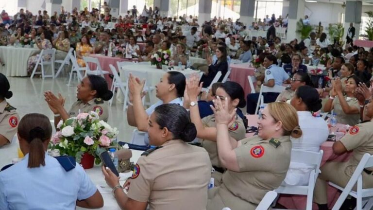Ministerio de Defensa y Adeofa reconocen el heroísmo de las madres militares dominicanas