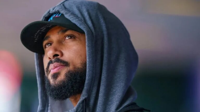 Sandy Alcántara corta mala racha al salir sin decisión en apertura ante los Padres esta tarde