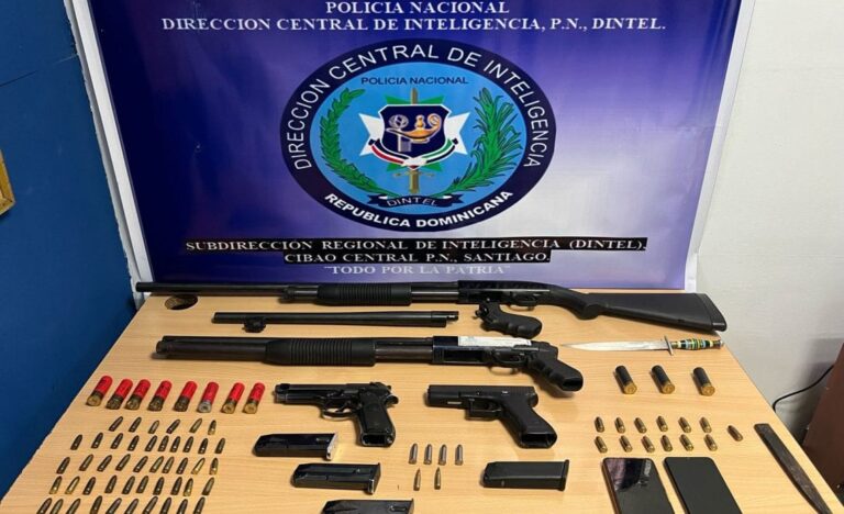 PN y MP incautan arsenal de armas, drogas y máquinas tragamonedas en Santiago