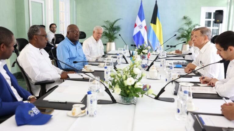 Ministros de Relaciones Exteriores de República Dominicana y Bahamas sostienen reunión bilateral para fomentar intercambio comercial y turístico
